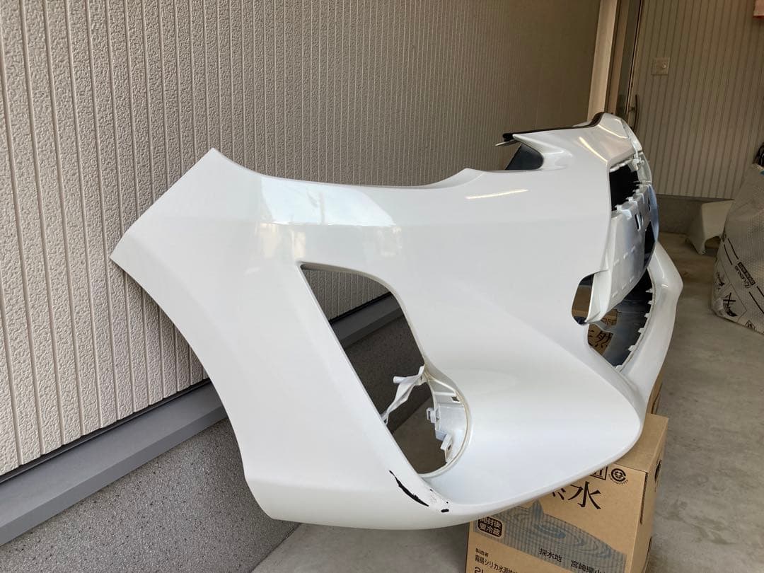 トヨタ アクア NHP10フロントバンパー　純正