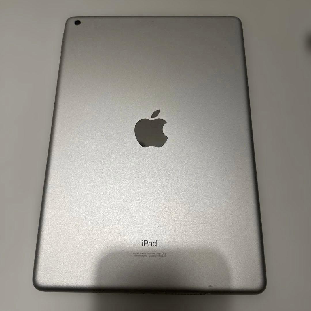 iPad 第8世代 美品 キーボードカバー付き ペンシル付き