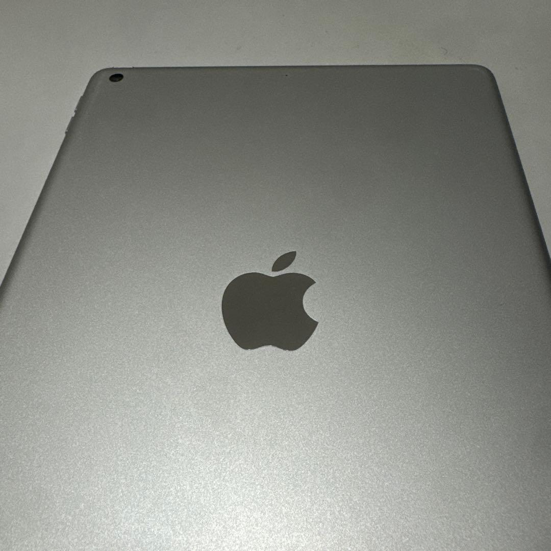 iPad 第8世代 美品 キーボードカバー付き ペンシル付き