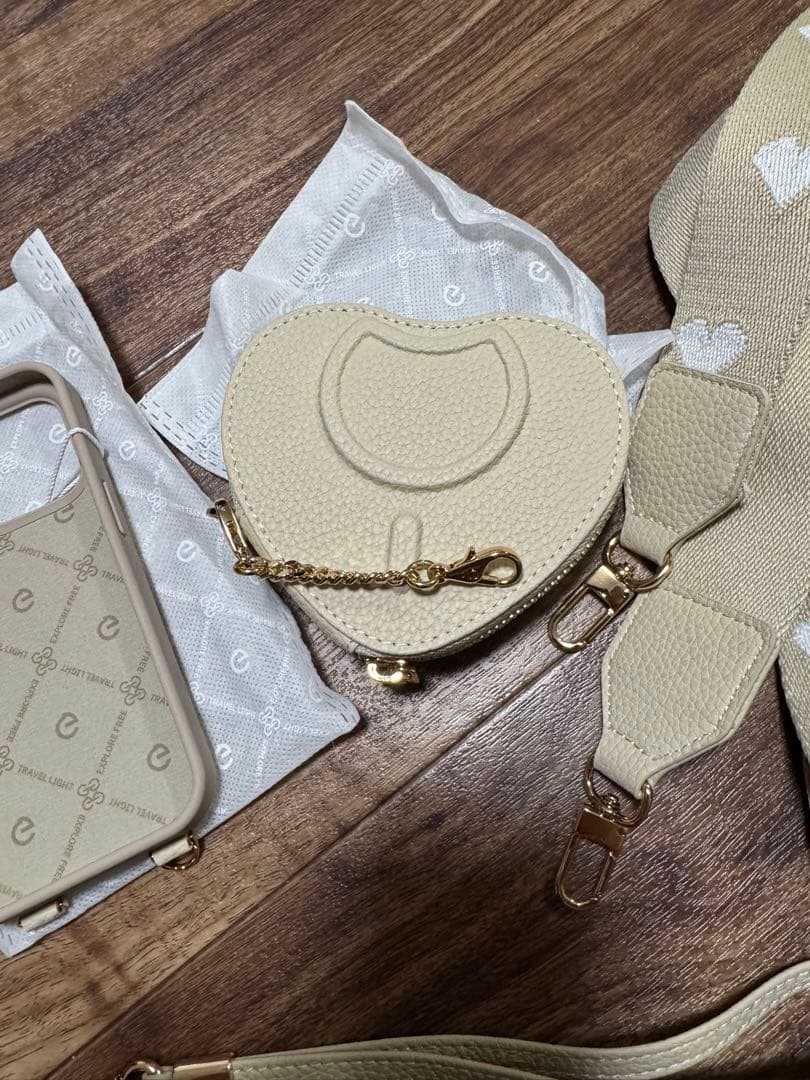 CUSTYPE iPhone15pro ホワイト色系