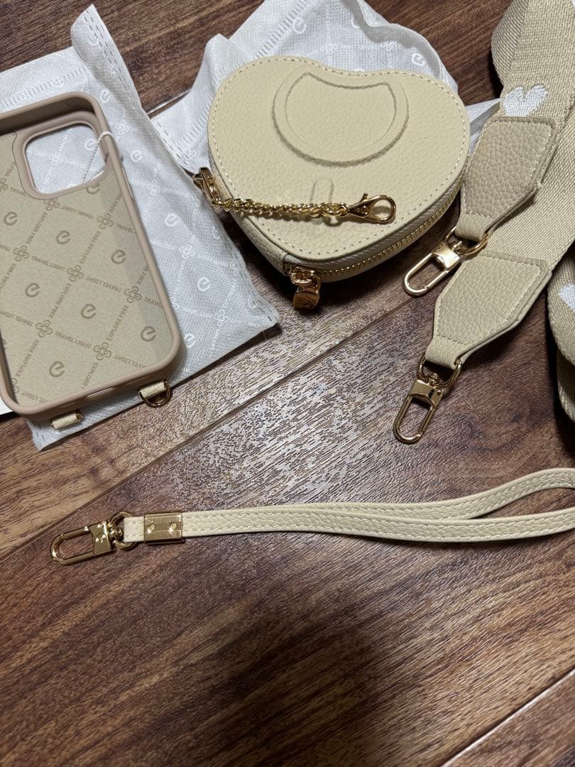 CUSTYPE iPhone15pro ホワイト色系