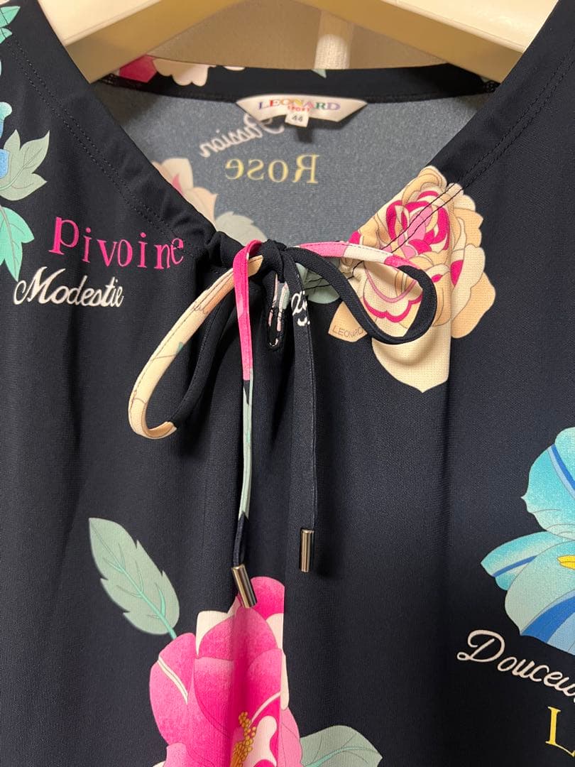 連休中更に更にお値下　レオナール スポーツ　美品チュニック吸湿速乾　44 濃紺