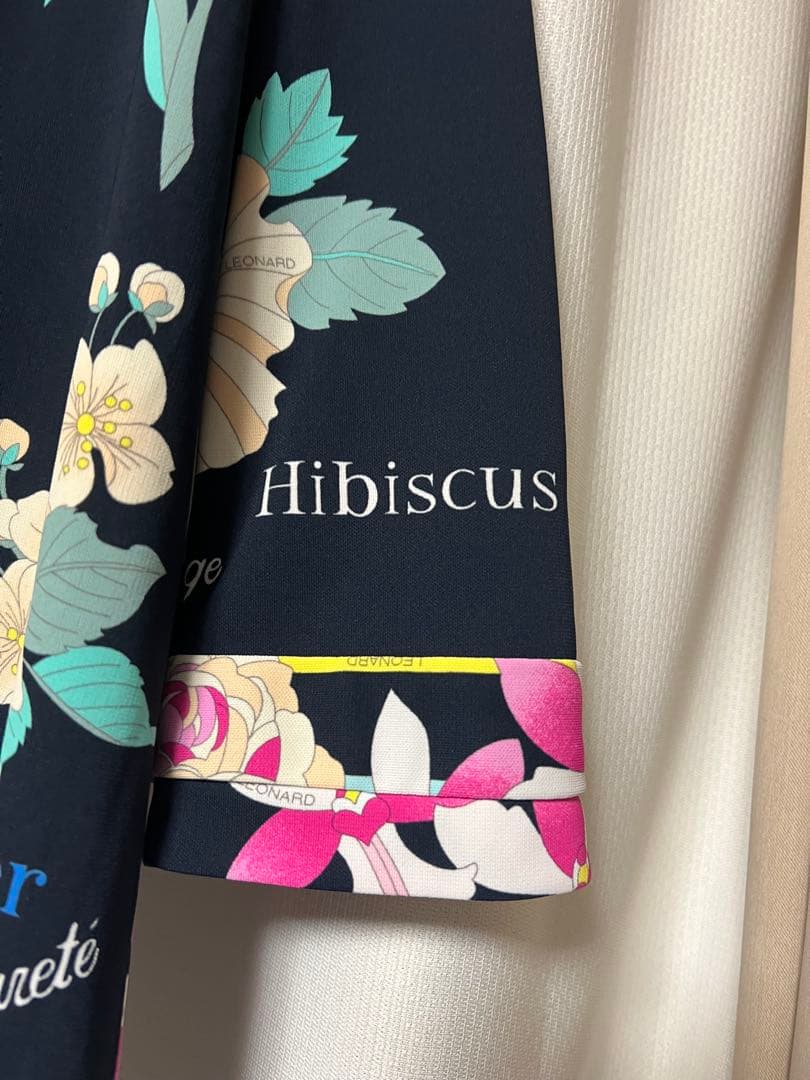 連休中更に更にお値下　レオナール スポーツ　美品チュニック吸湿速乾　44 濃紺