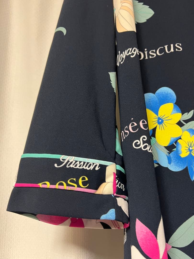 連休中更に更にお値下　レオナール スポーツ　美品チュニック吸湿速乾　44 濃紺