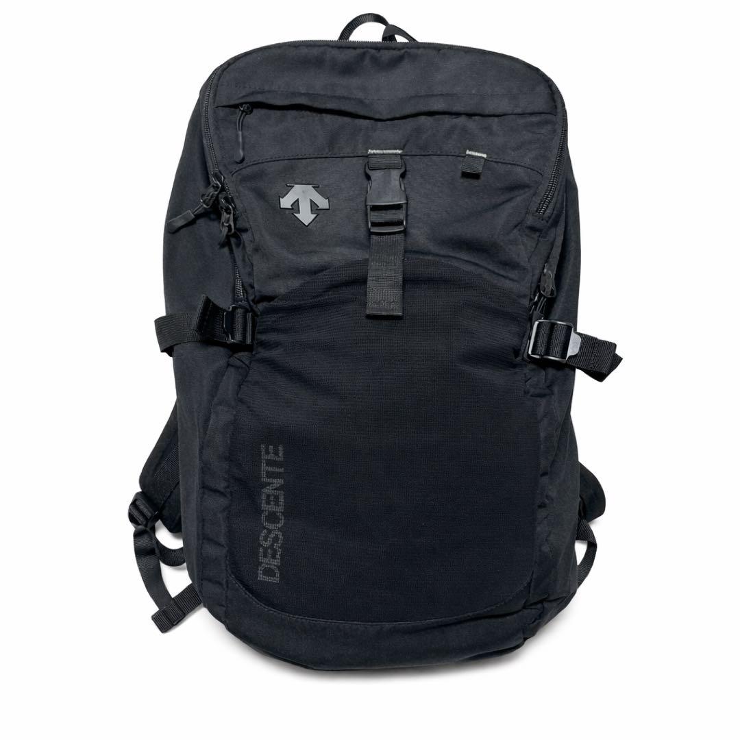 極美品　DESCENTE デイパック バックパック リュック 黒