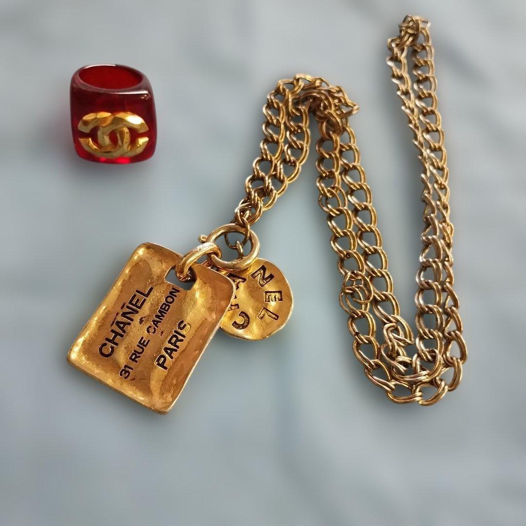 d*2様 ヴィンテージ　シャネル　赤プラリングとネームタグネックレス