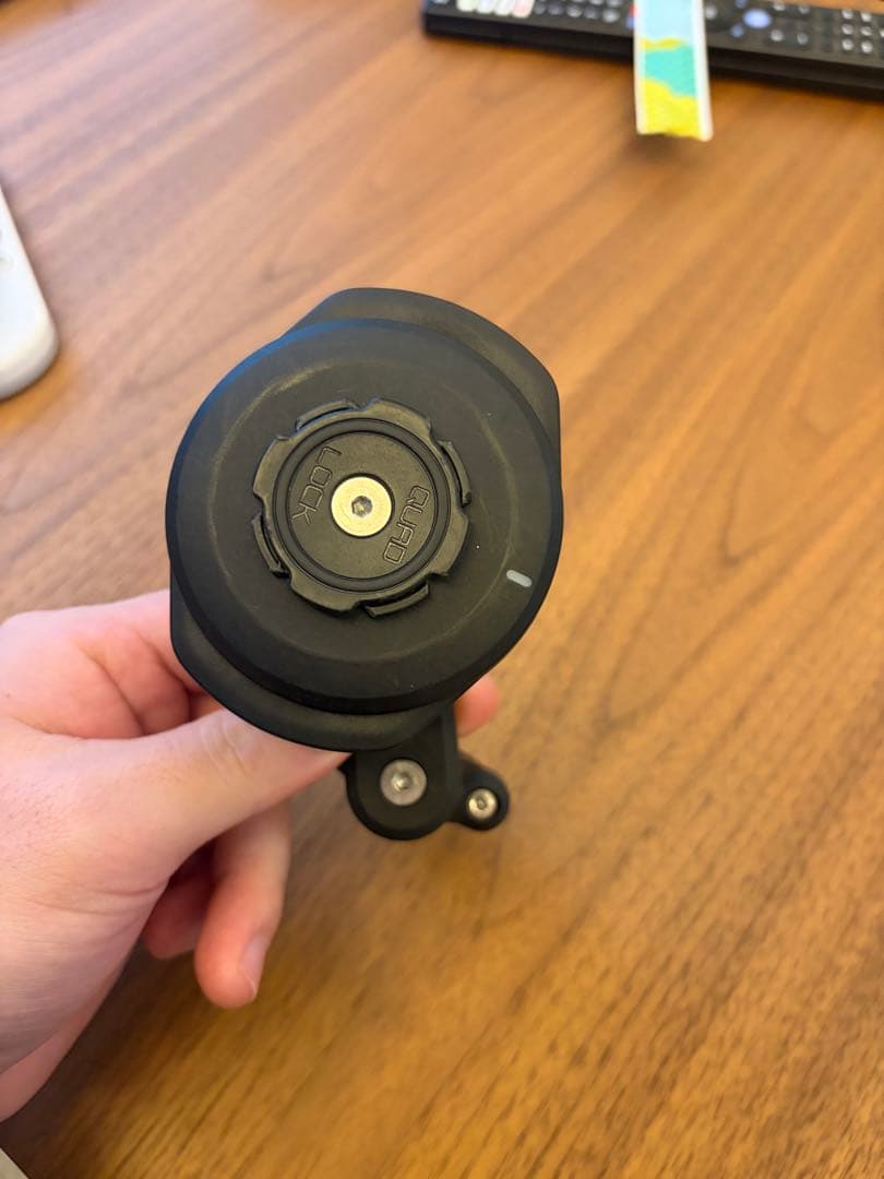 QUADLOCK衝撃吸収ダンパー　ワイヤレス充電