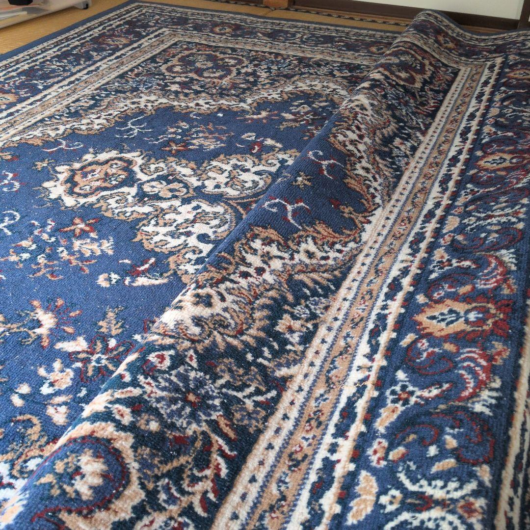 ペルシャ絨毯風のラグ