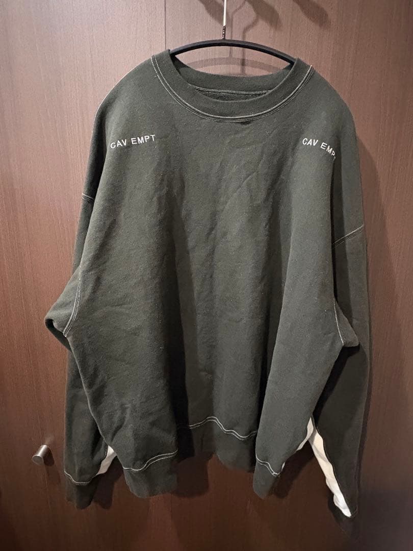 CAV EMPT クルーネックトレーナー 2023