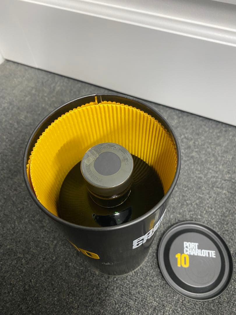 【未開封】ポートシャーロット 10年 700ml ウイスキー　缶、箱付き