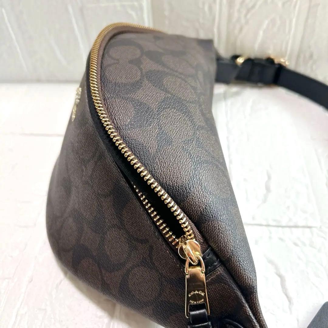 COACH ロゴ柄 ボディバッグ
