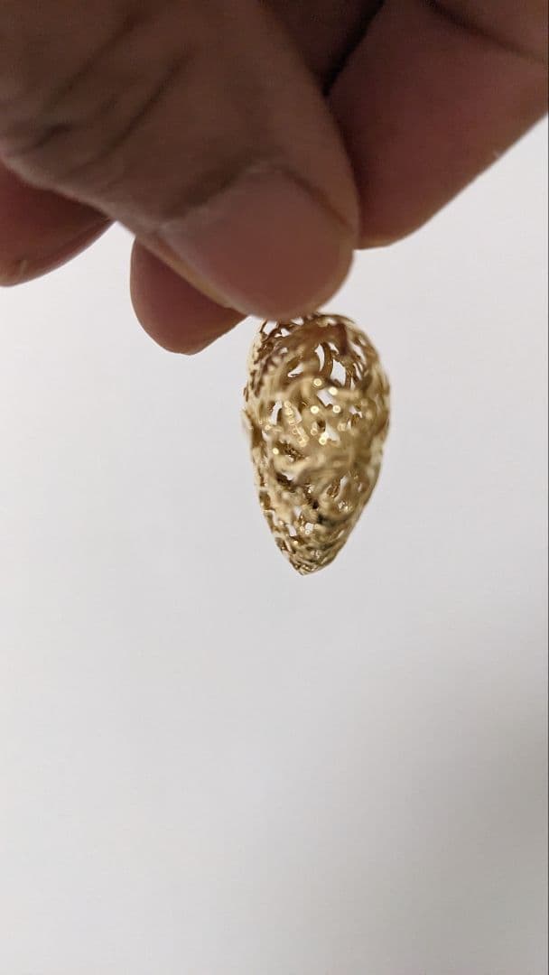 ハート型の透かしのデザイン　　　ペンダントトップ18金イエローゴールド