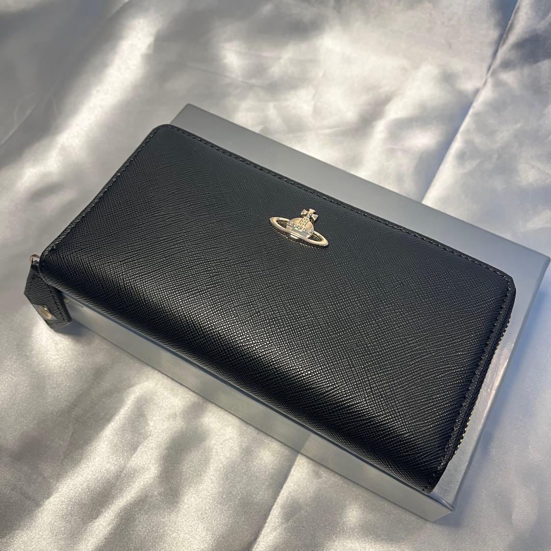 新品 Vivienne Westwood 黒 長財布 金色のオーブ