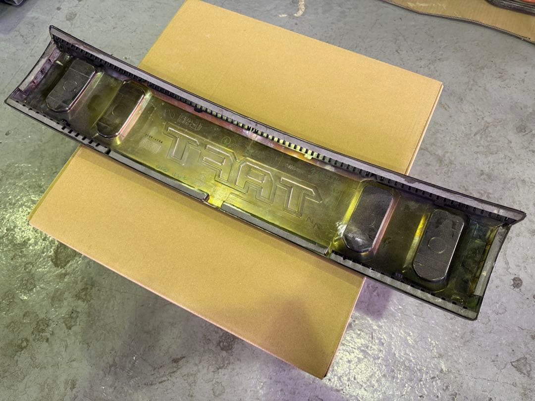 ダイハツ　タフト　LA900s フロントグリル　ラジエターグリル　クロームメッキ