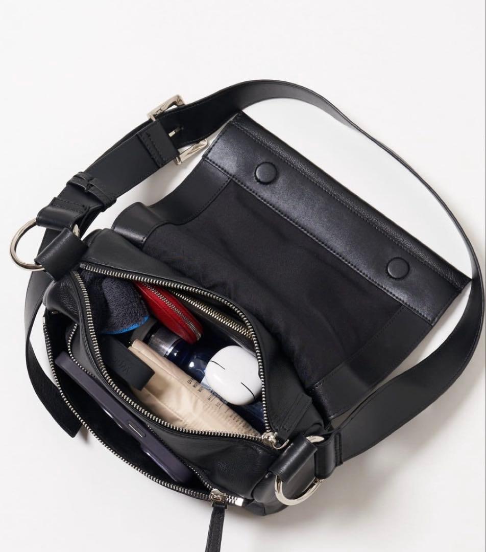 レザーボディバッグ