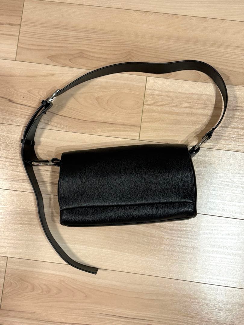 レザーボディバッグ