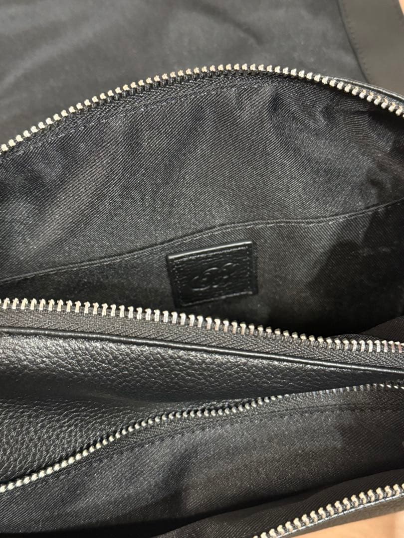 レザーボディバッグ