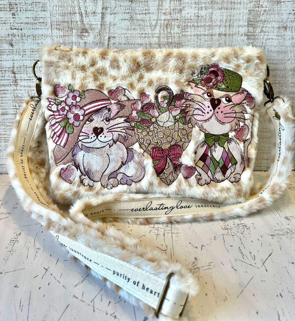 ロラライハリス♡アニマルファー生地♡刺繍のショルダーバッグ♡