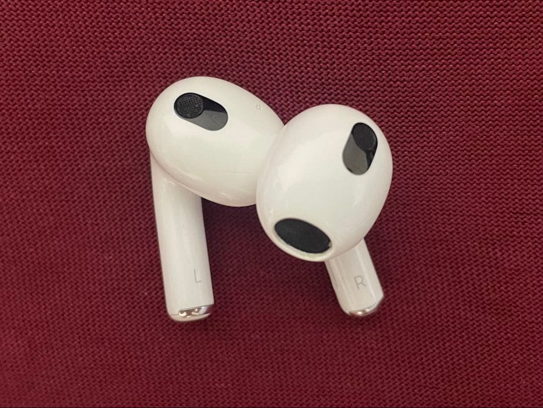AirPods 3 エアポッズ　第三世代　ワイヤレス充電対応 Apple