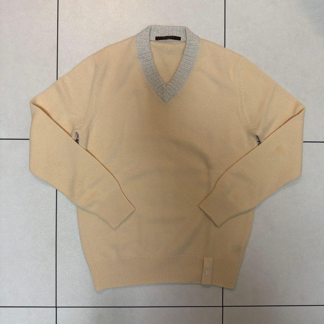 LOUIS VUITTON クリーム色 Vネックセーター