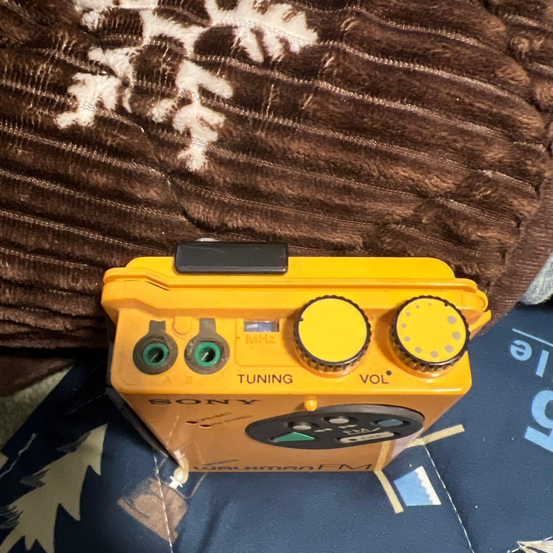 ち*ち様 SONYスポーツウォークマン WM-F5 カセットプレーヤー　ラジオの