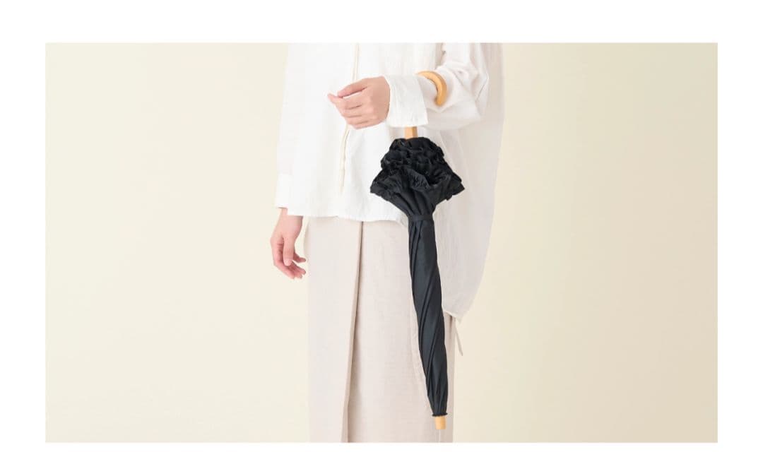 サンバリア100 2段折フリルブラック日傘