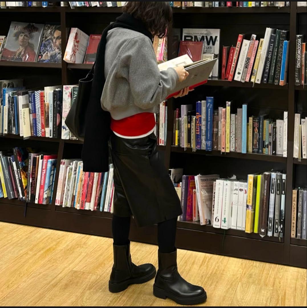 【新品未使用タグ付き】oksoonオクスンフェイクレザーハーフパンツ