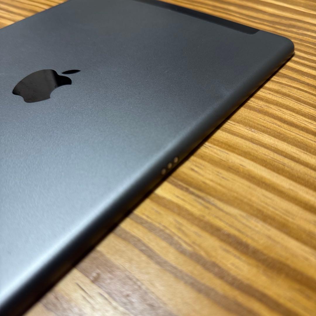 iPad 第8世代 32GB Wi-Fi +Cellular SIMフリー