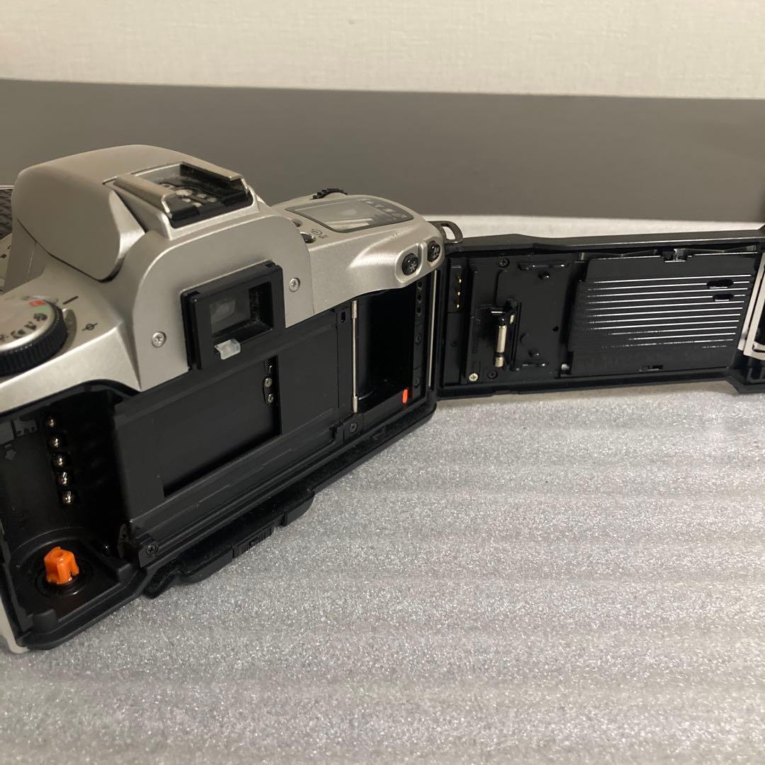 一眼レフフィルムカメラ　Canon 4台 、オリンパス 1台　動作未確認