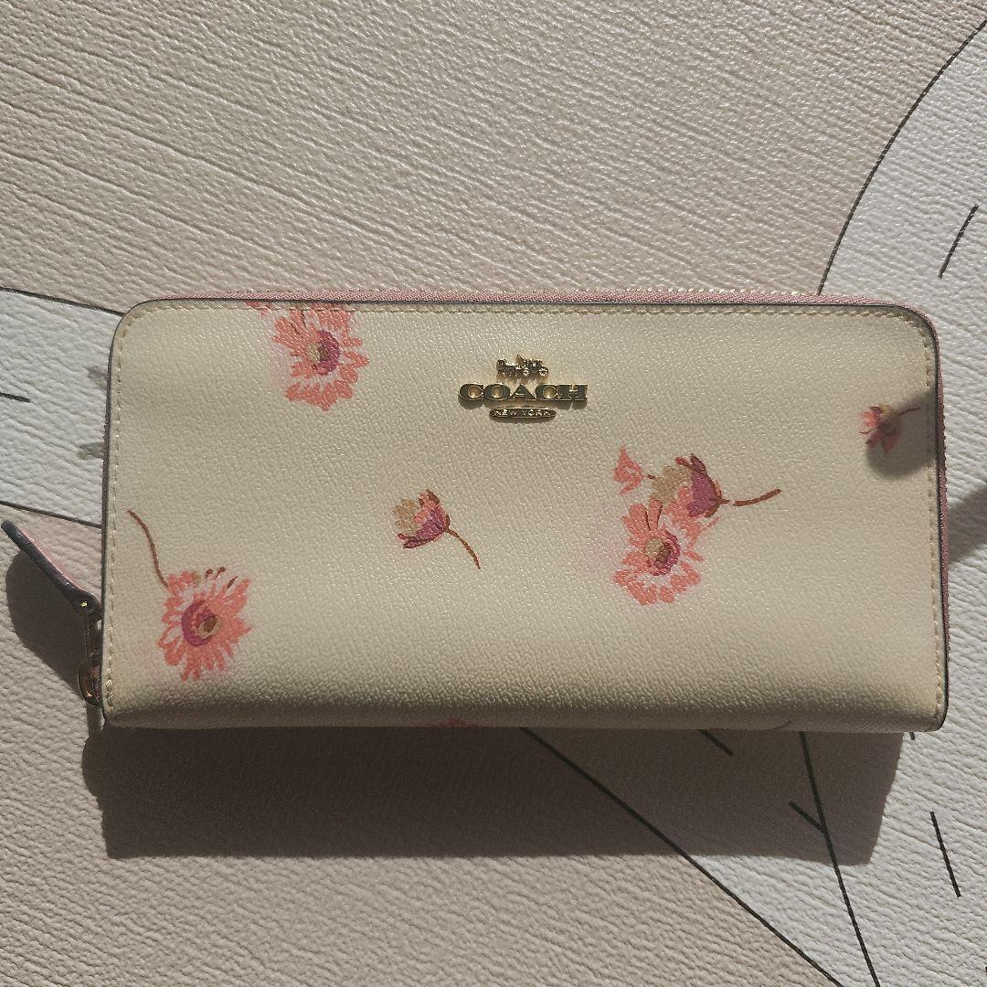 COACH 花柄長財布 クリーム色 レディースバッグ