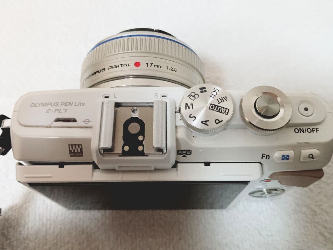 OLYMPUS PEN Lite E-PL7 ボディ ホワイト（レンズ付き）