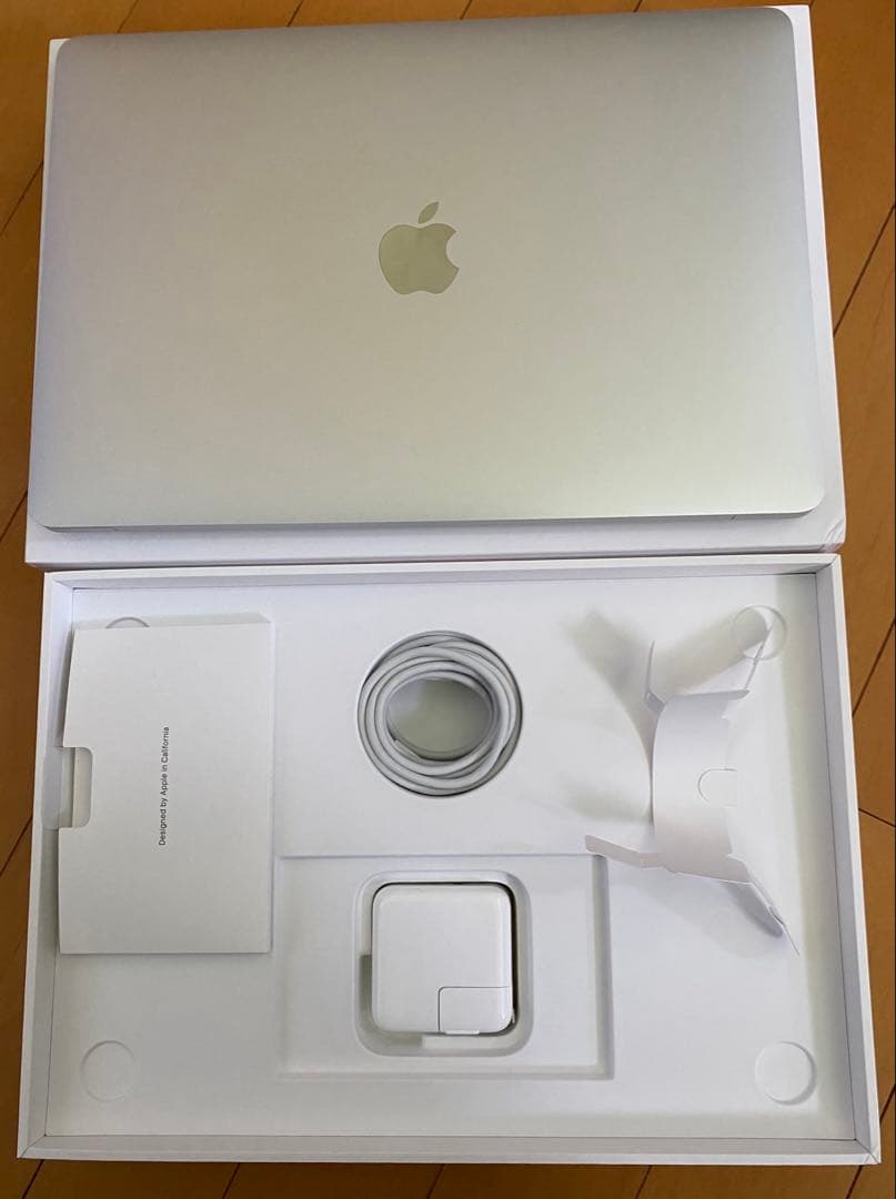 Apple MacBook Air13.3インチ M1バッテリー交換要　256G