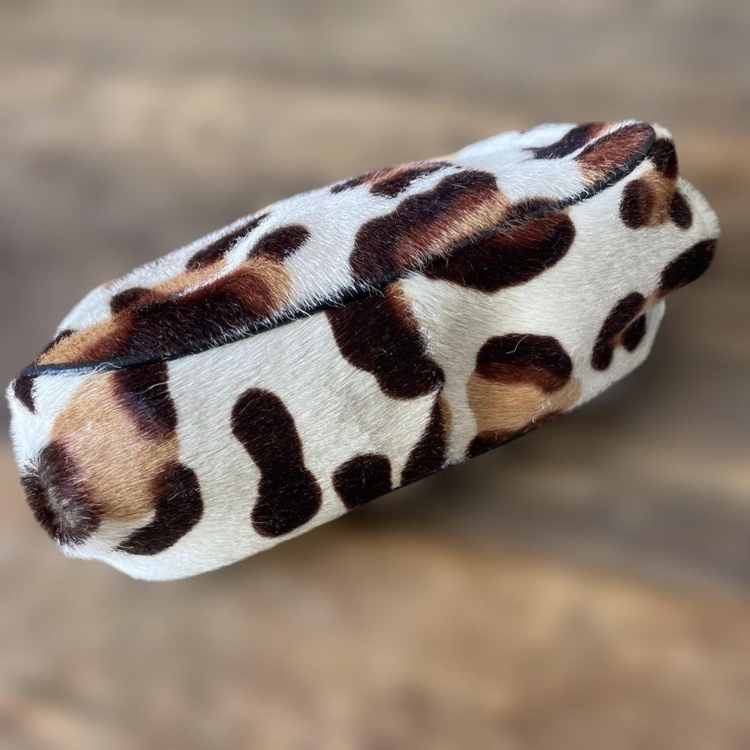 PRADA がま口ポーチ