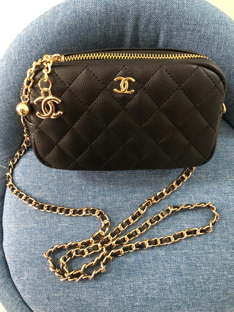 黒色 ショルダーバッグ チャーム