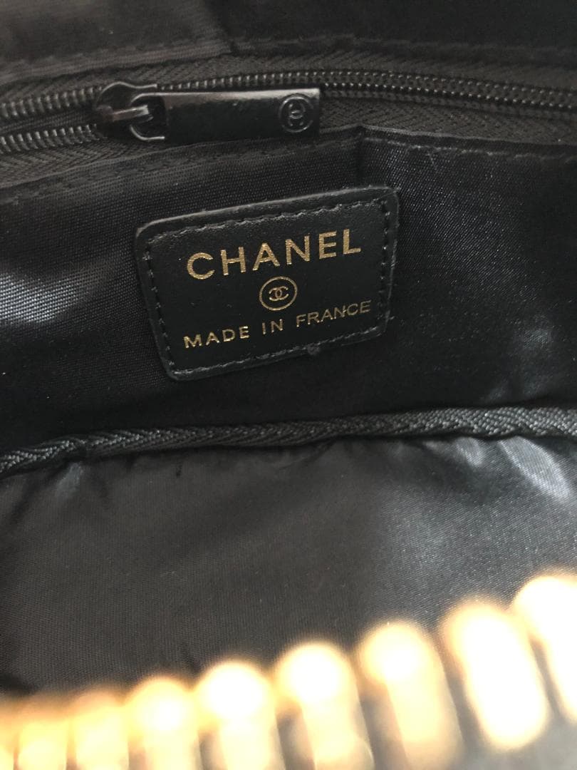 黒色 ショルダーバッグ チャーム