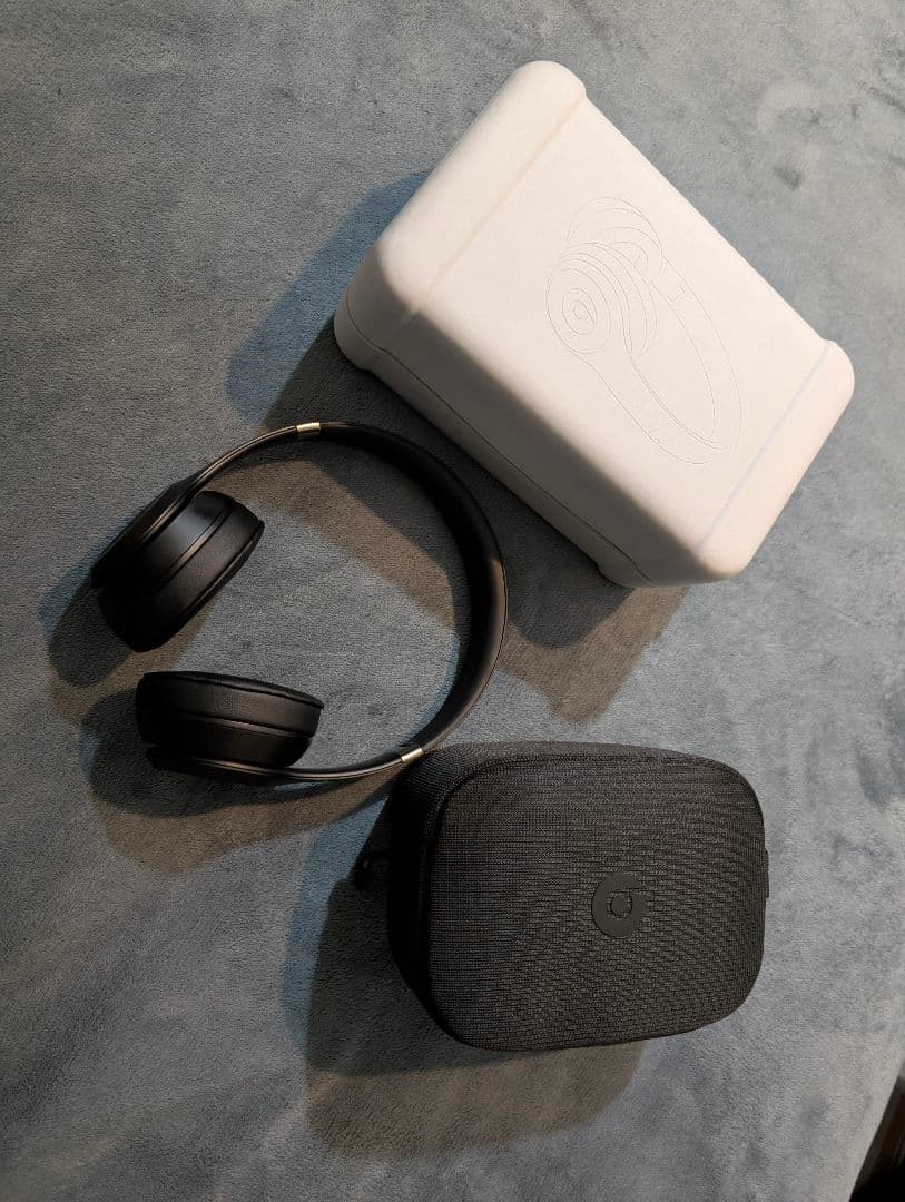 Beats Solo 4 ブラック