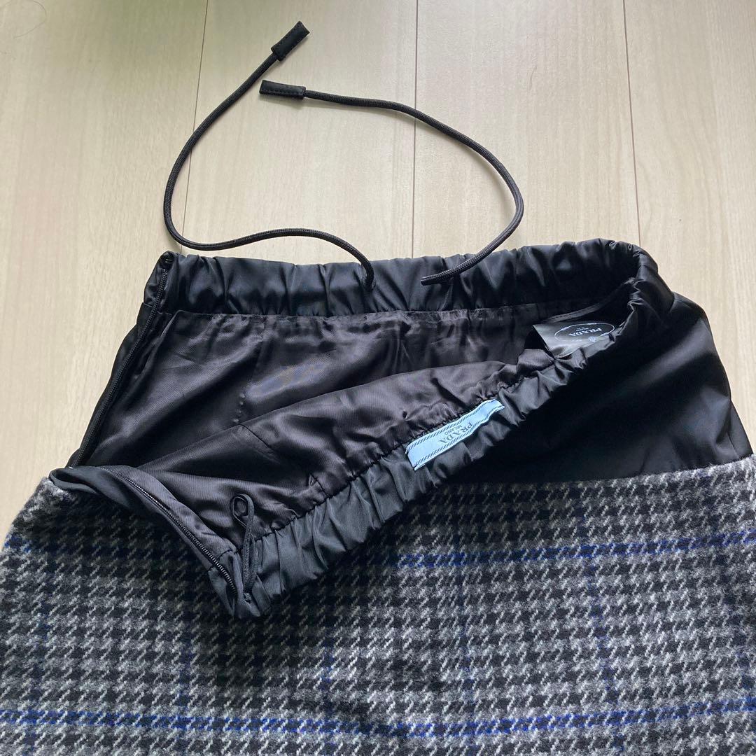 ほぼ未使用品 PRADA バージンウールスカート