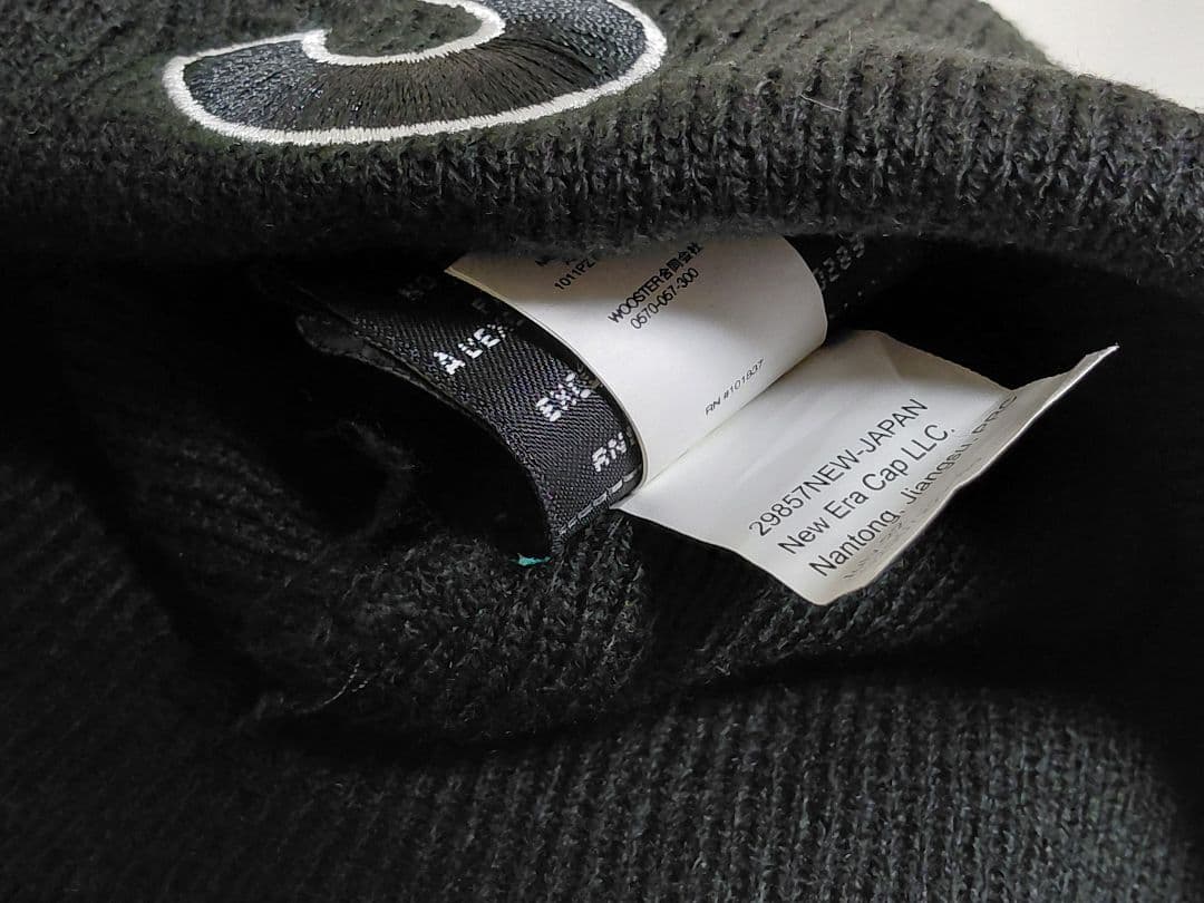 美品　Supreme　New Era　S Logoツノ　Beanie　ブラック