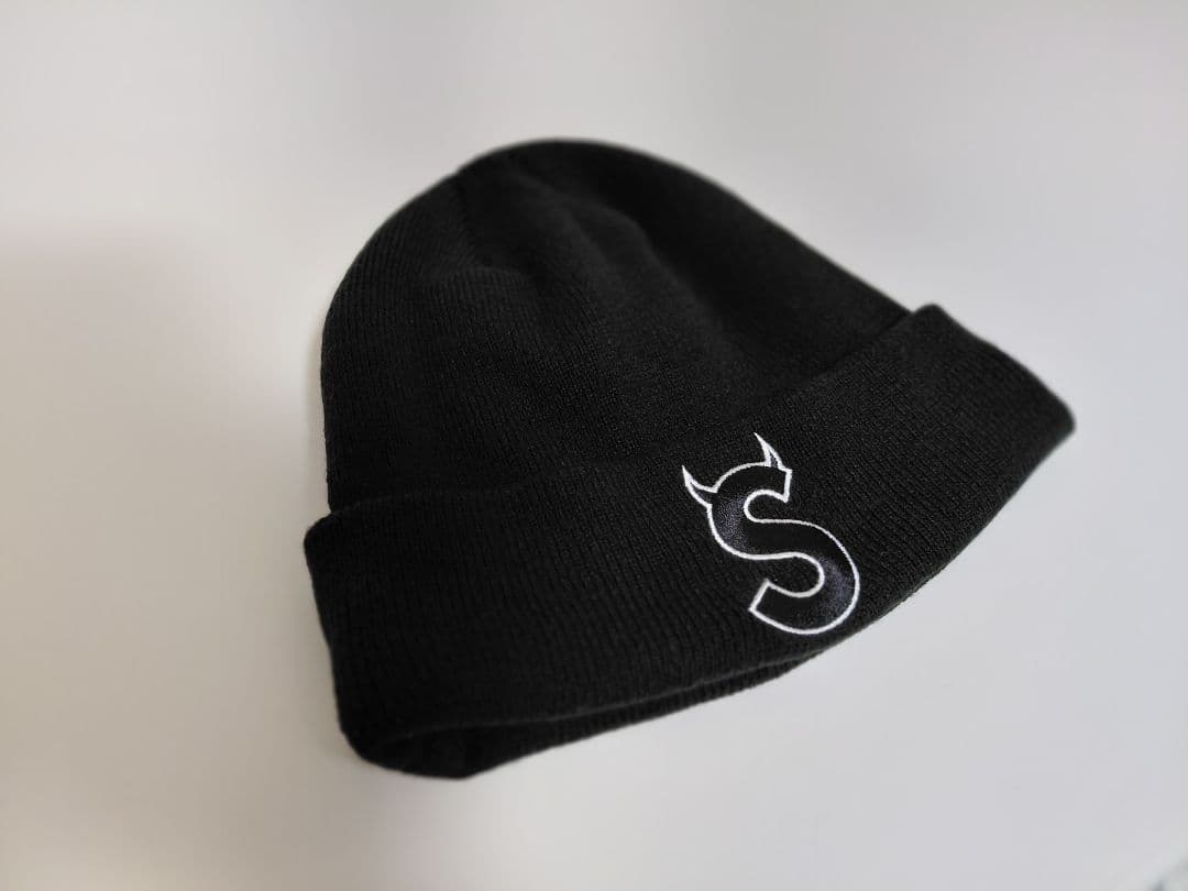 美品　Supreme　New Era　S Logoツノ　Beanie　ブラック