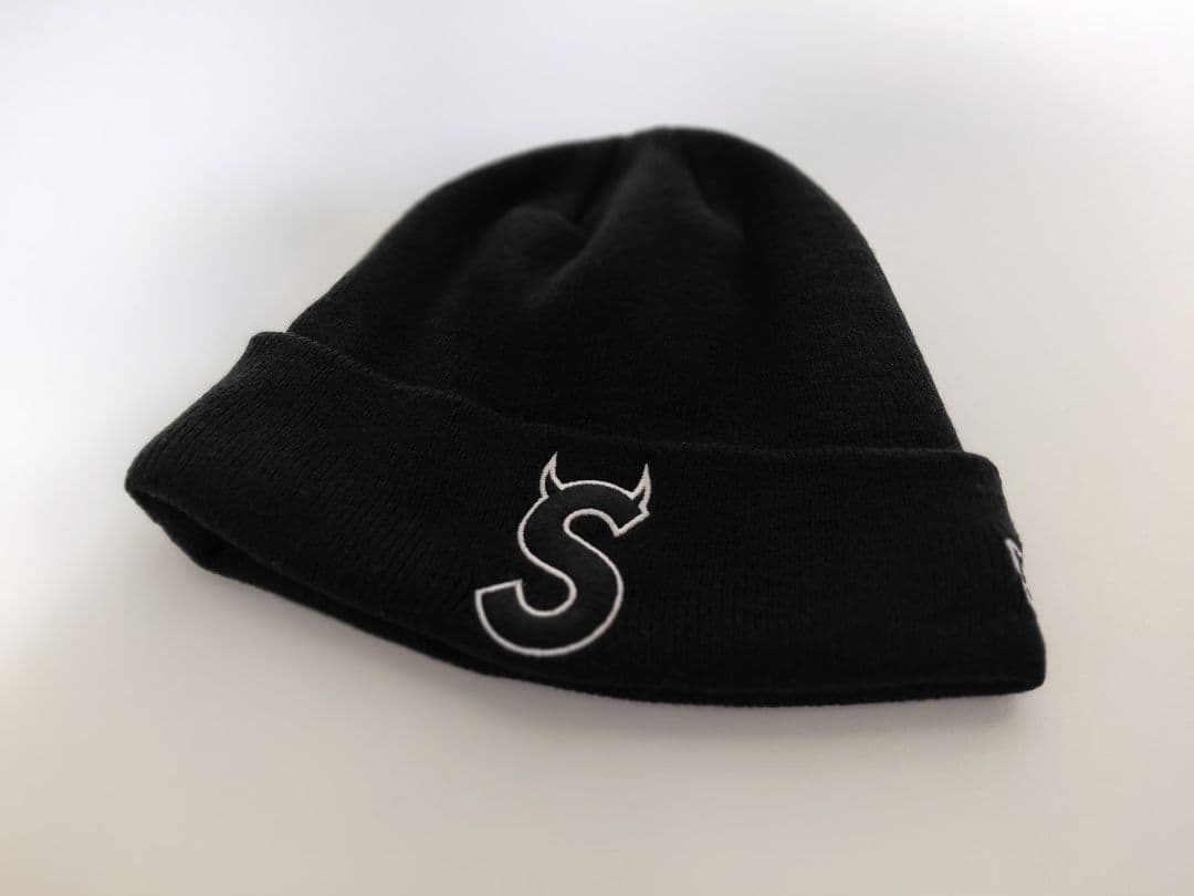 美品　Supreme　New Era　S Logoツノ　Beanie　ブラック