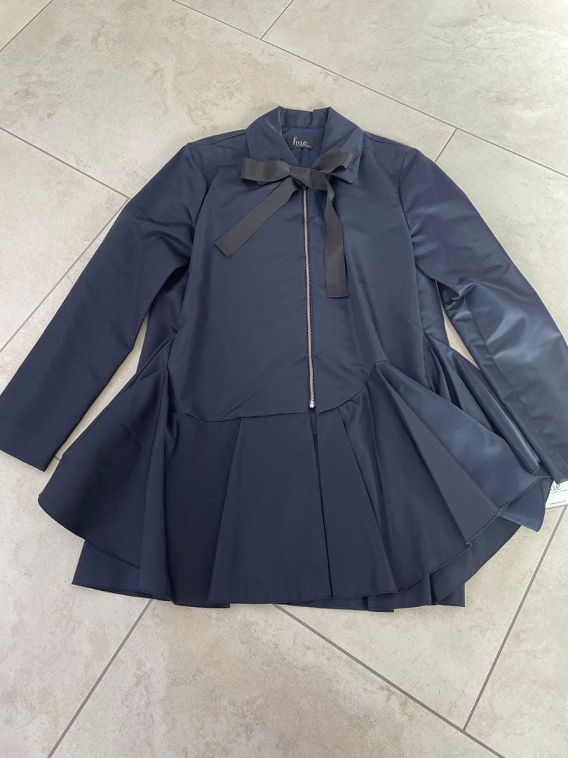 新品hueDAY TO EVENINGヒューディトゥイブニング ペプラムブルゾン