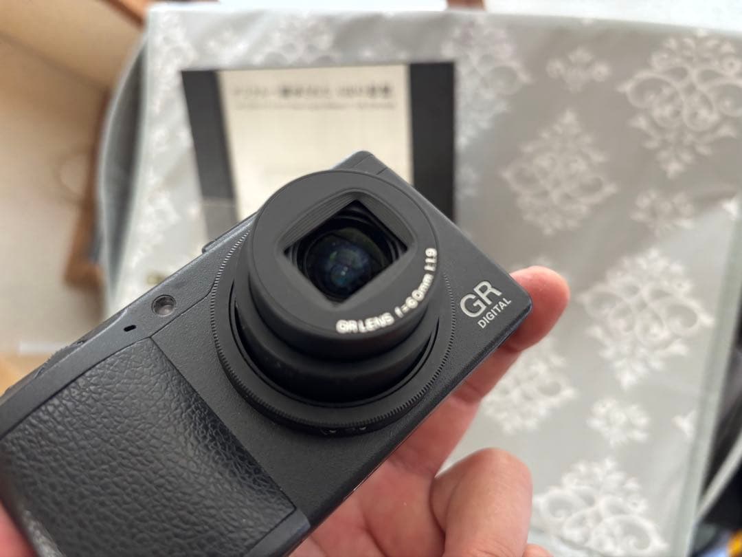 RICOH GR DIGITAL III 純正本革ケースと予備バッテリー付き