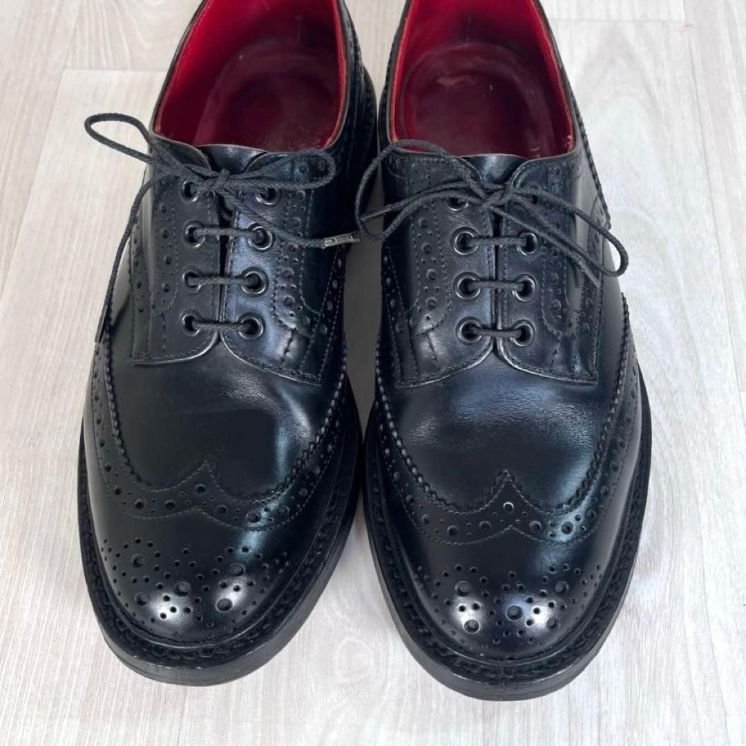 【美品】トリッカーズ　バートン 革靴　ウィングチップ　8.5　UR別注モデル