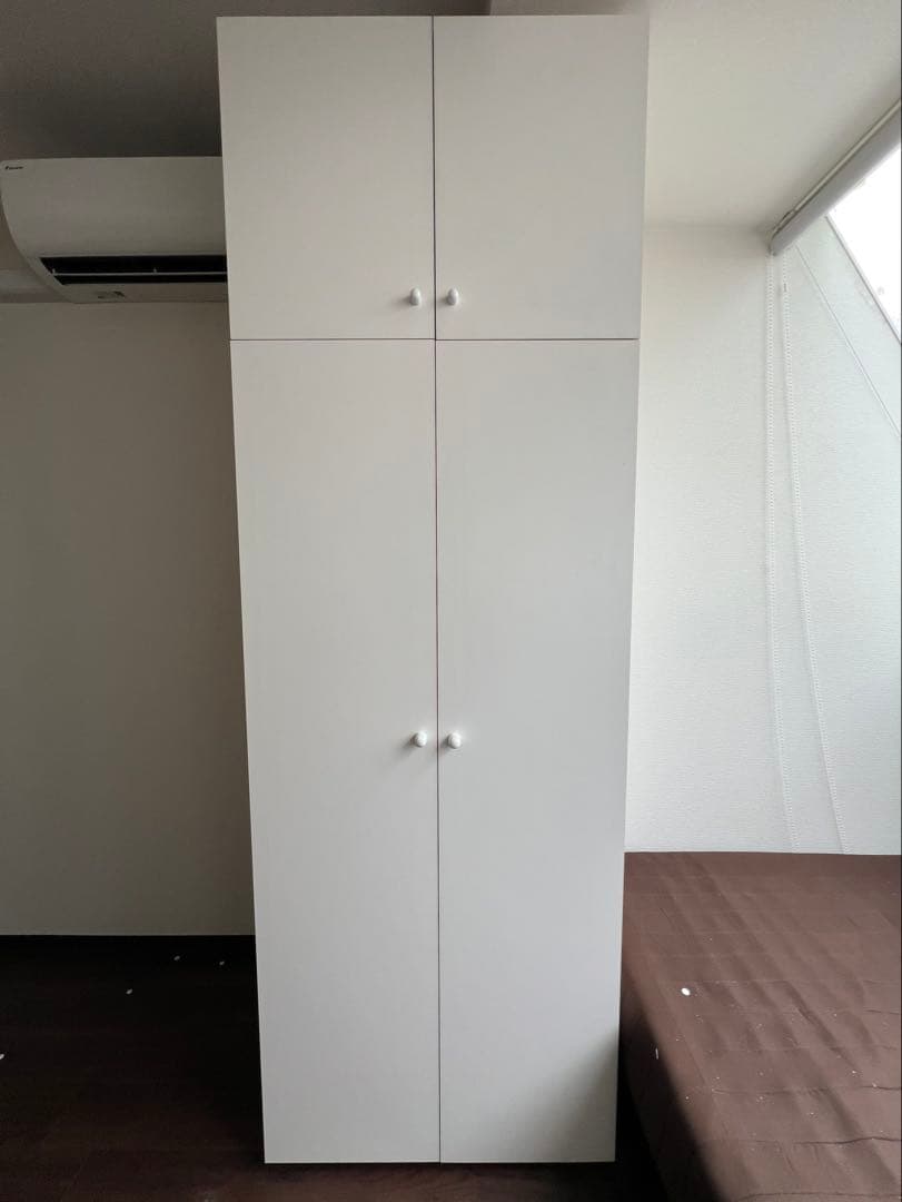 すーホワイト収納キャビネット ハンガーバー・ミラー付き