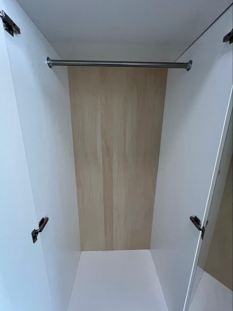 すーホワイト収納キャビネット ハンガーバー・ミラー付き