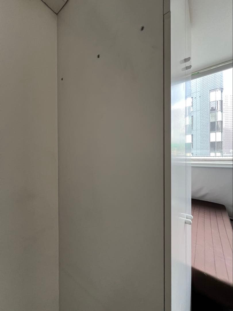 すーホワイト収納キャビネット ハンガーバー・ミラー付き