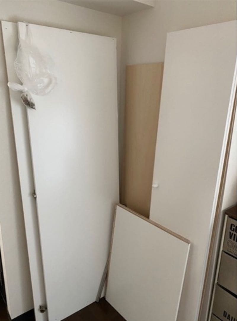 すーホワイト収納キャビネット ハンガーバー・ミラー付き