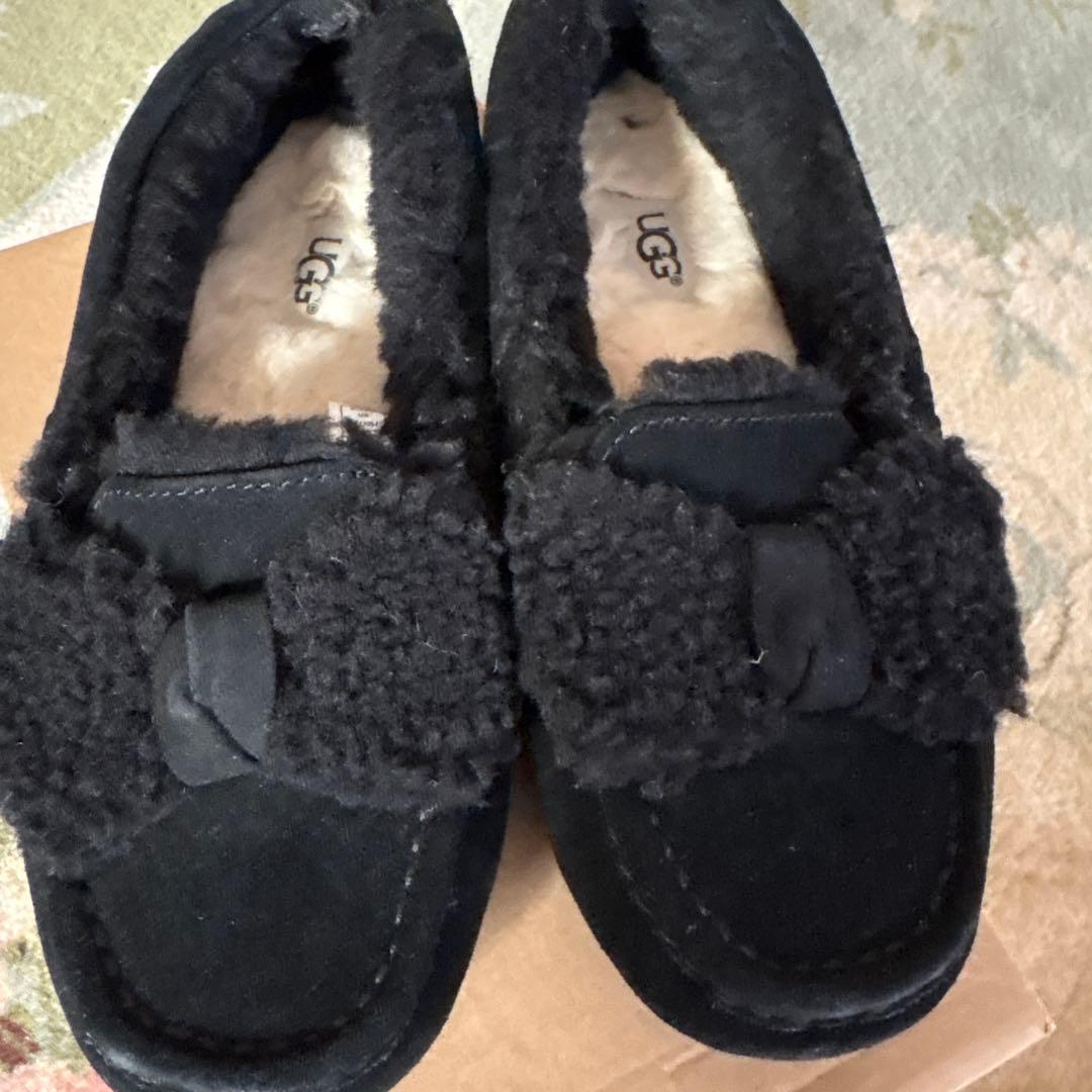 未使用級☆UGG アグ モカシン スエード ボア リボン ブラック 24センチ