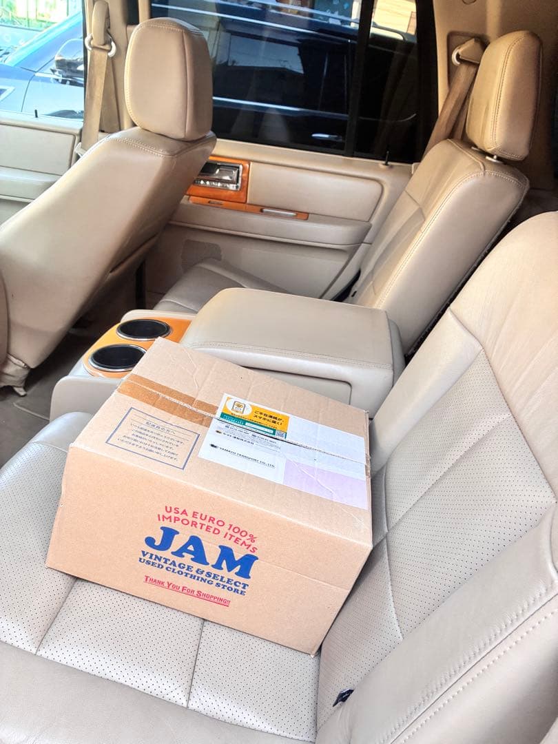 m*i様 Lincoln Navigator ゴールド SUV 5ドア