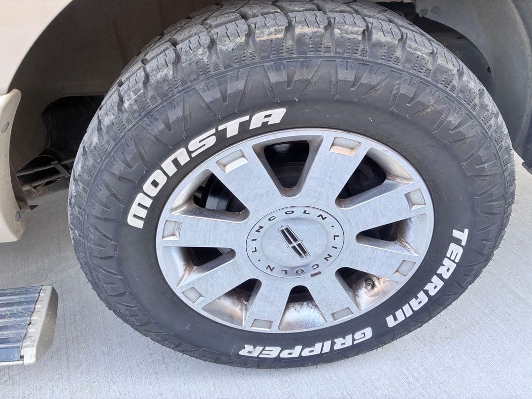 m*i様 Lincoln Navigator ゴールド SUV 5ドア